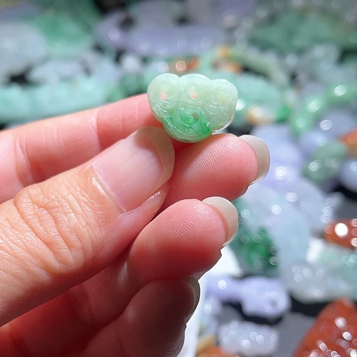 颈饰未镶嵌翡翠天