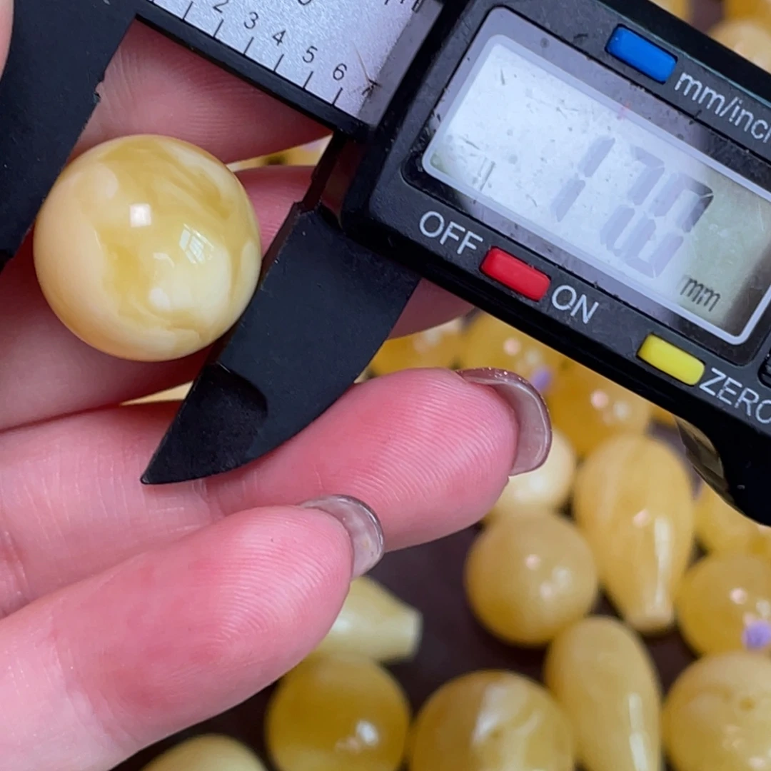 未镶嵌蜜蜡裸石118