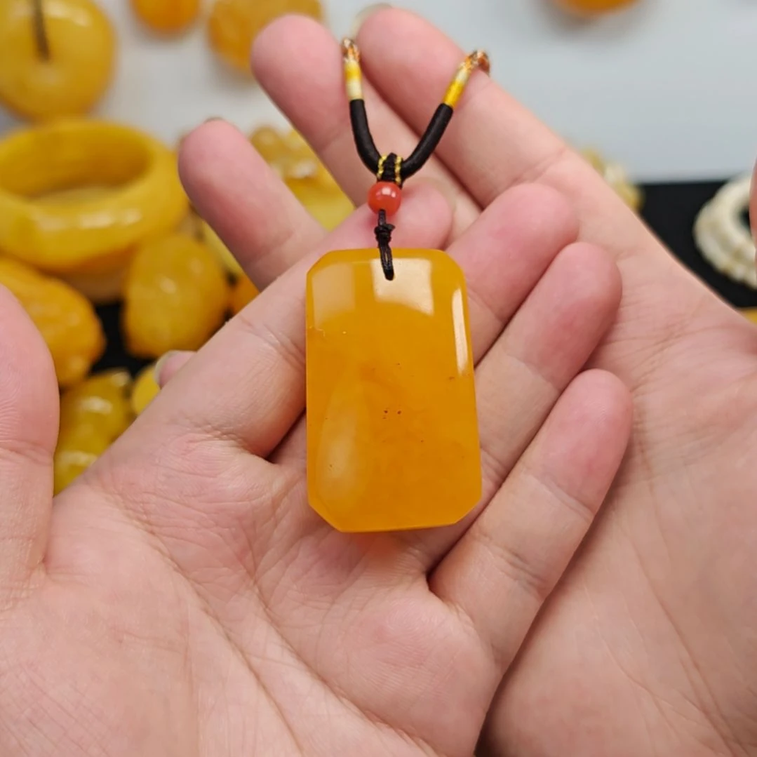 未镶嵌吊坠(赠链)蜜蜡