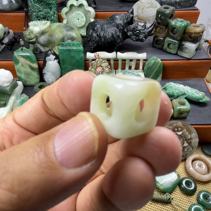 独山玉未镶嵌珠宝半成品