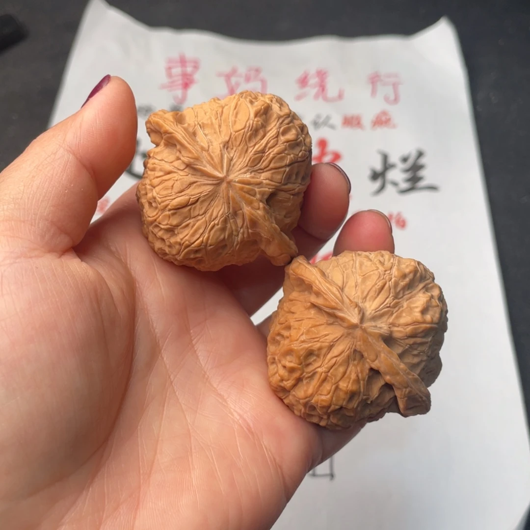 文玩核桃把件350。47南瓜墩返油