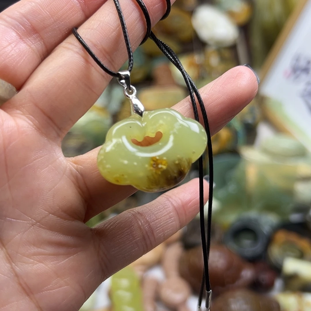 未镶嵌岫玉颈饰花玉水草祥云锁