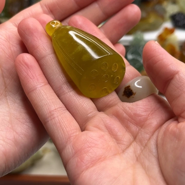 蛇纹石玉未镶嵌莲蓬