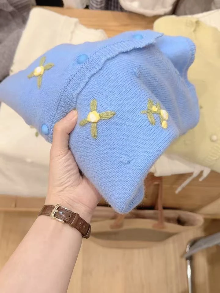 七言家新品！ins穿搭#蓝色手缝花朵花边毛衣开衫