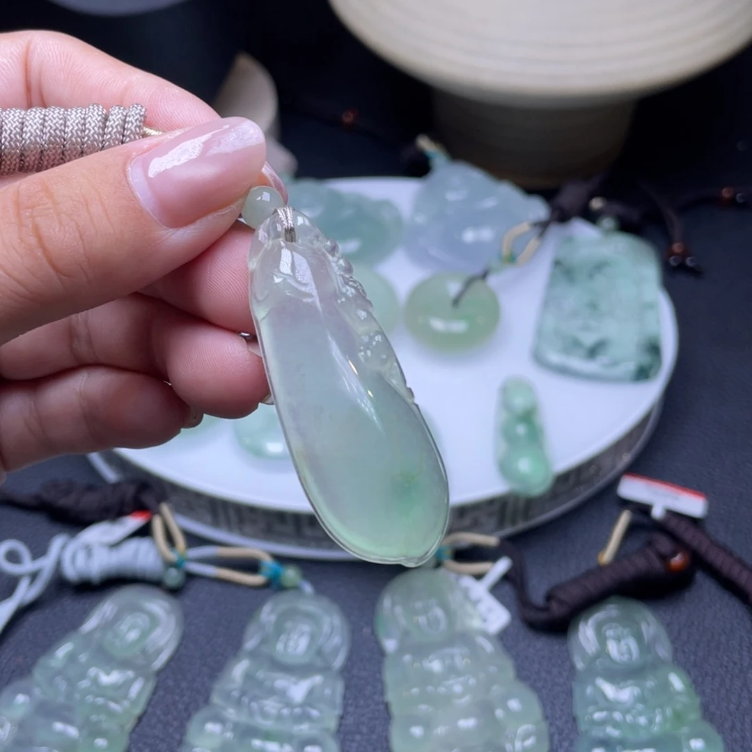 颈饰未镶嵌翡翠