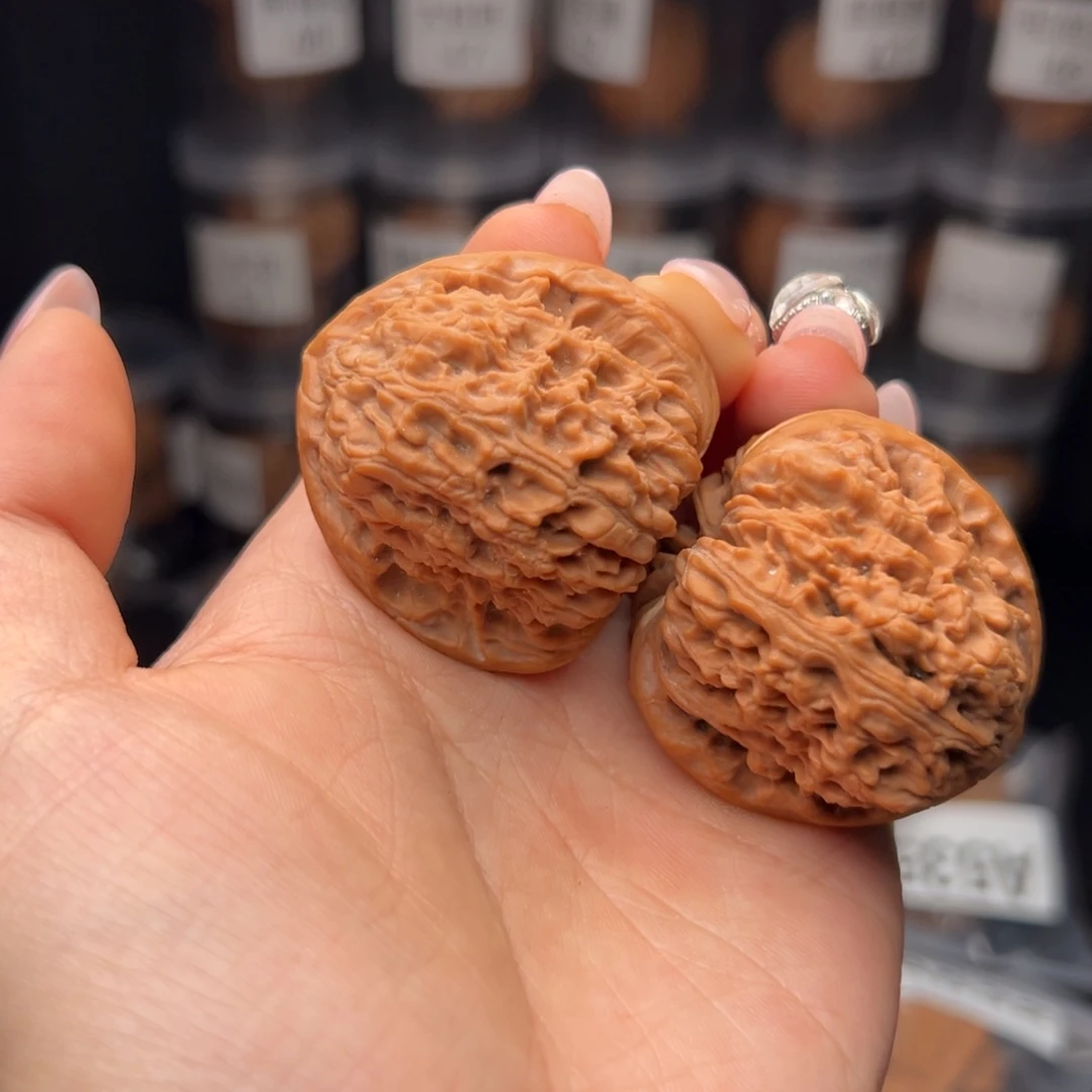 文玩核桃吊坠一***缘南蒋石