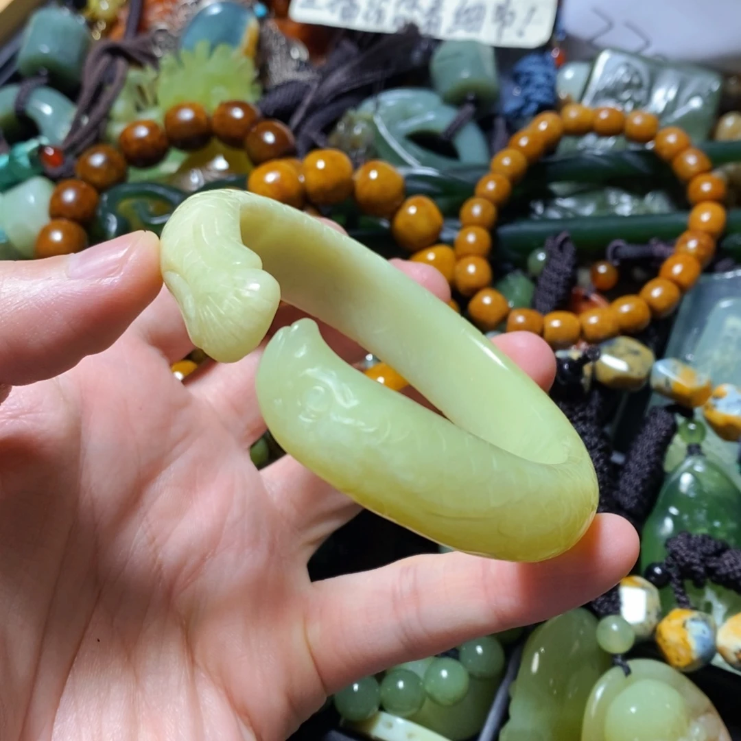 蛇纹石玉未镶嵌颈饰60口