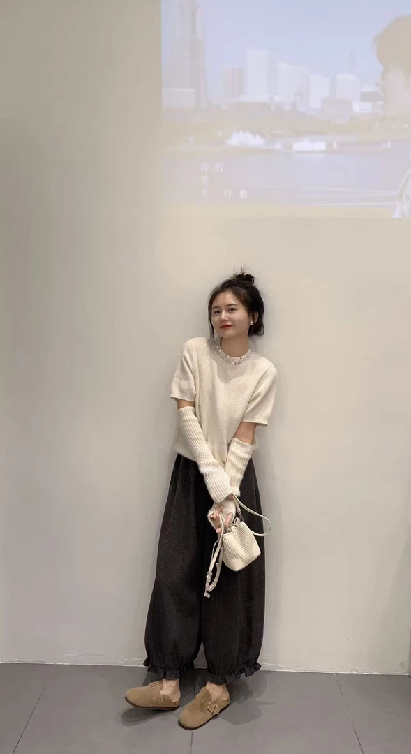 2025秋季新款韩系圆领亮片领口袖套针织衫女套头毛衣木耳边休闲裤