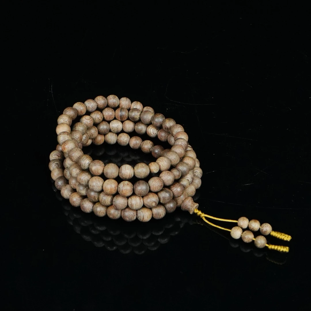 A5232 文莱沉香粗纹绿底兰花结念珠 0.7x108 12.67g