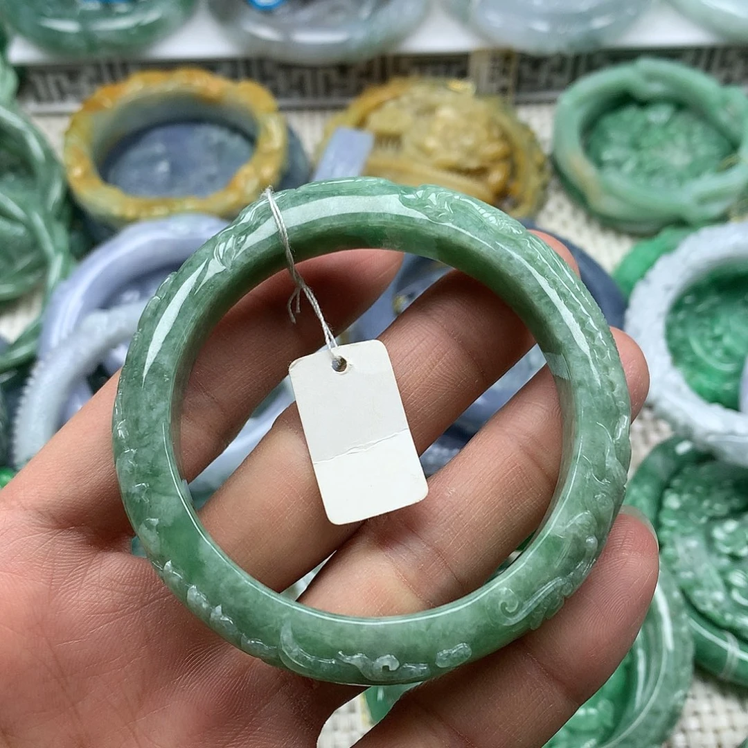 博***猫翡翠未镶嵌手镯雕花手镯