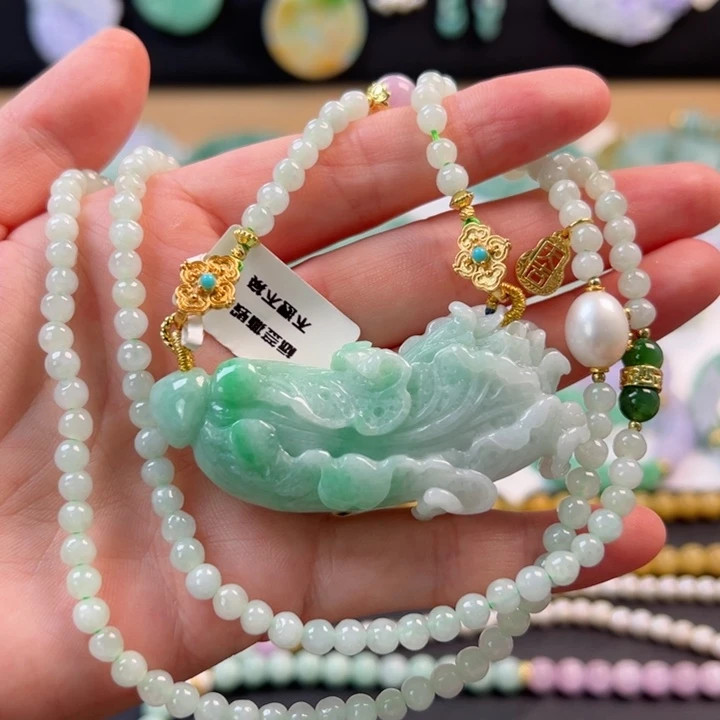 翡翠未镶嵌颈饰吊坠