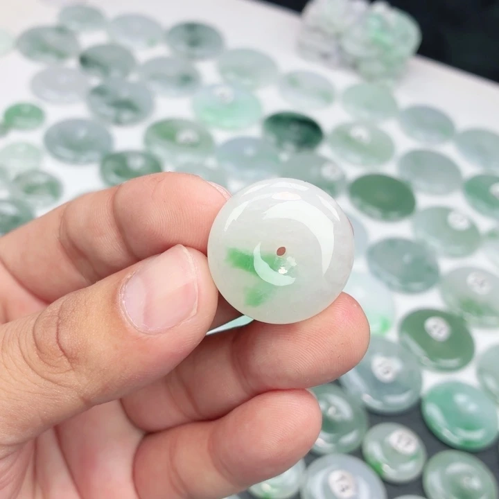 翡翠未镶嵌颈饰缅甸天然A货翡翠26.2-8.5