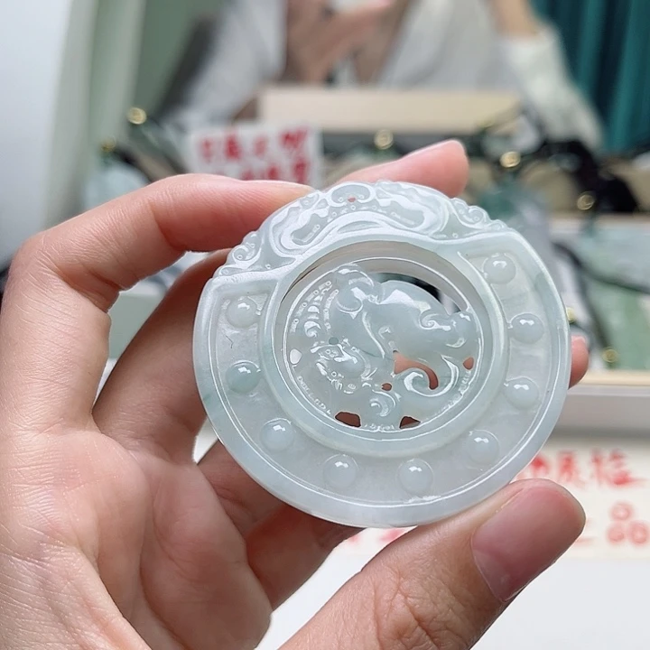 翡翠颈饰未镶嵌翡翠