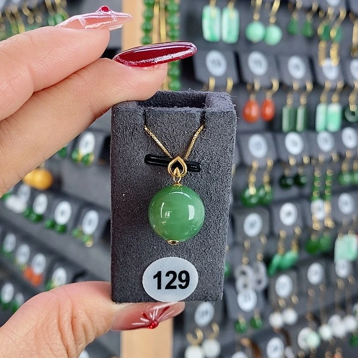 和田玉吊坠(赠链)18K金镶嵌