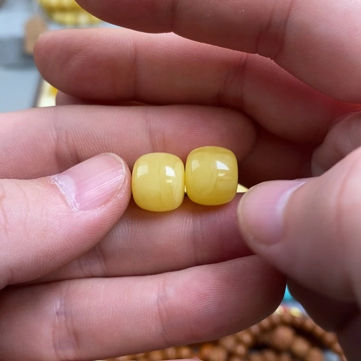 小***胖蜜蜡未镶嵌裸石配饰