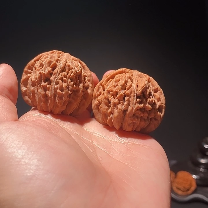 把件文玩核桃43-40-35。四座楼