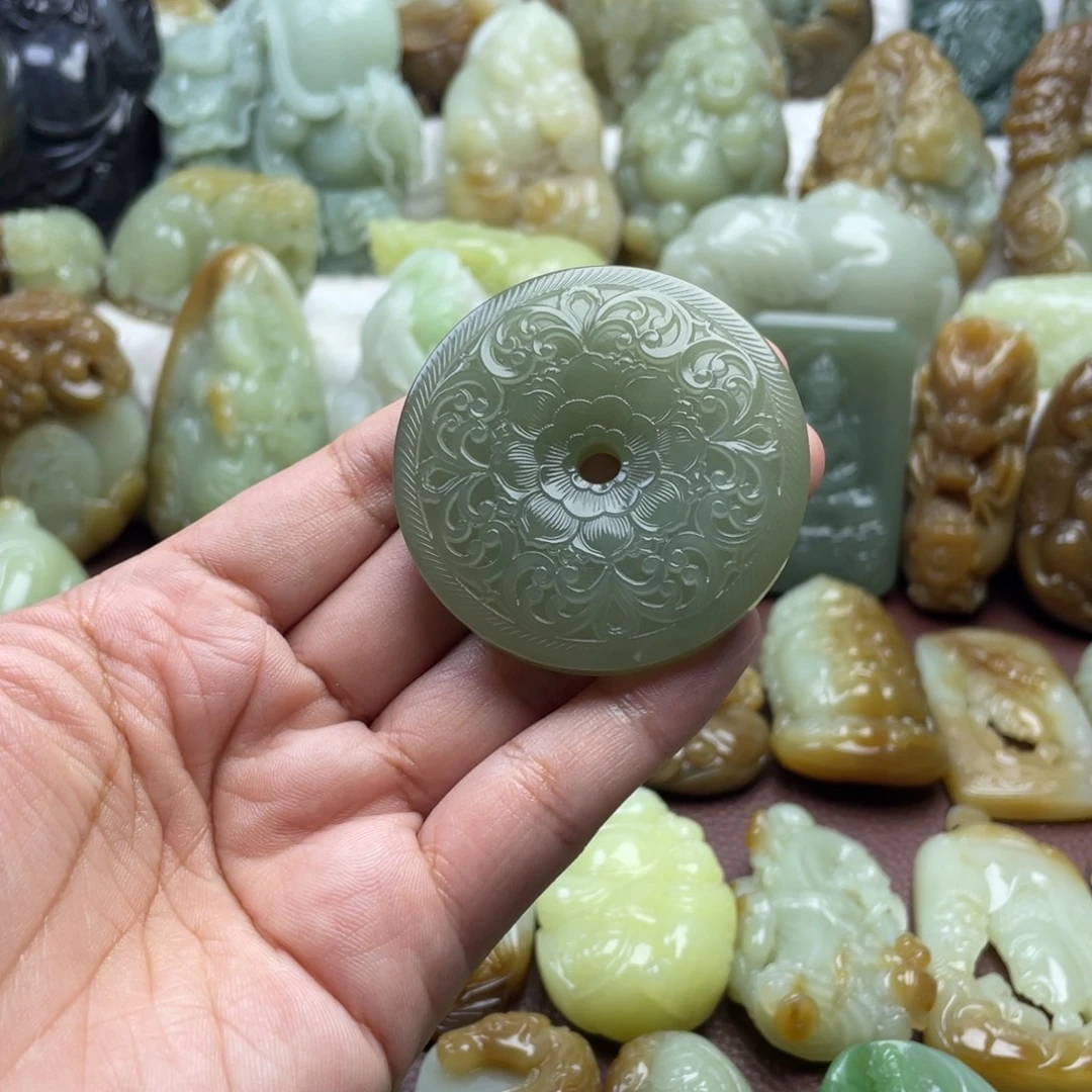 颈饰未镶嵌和田玉