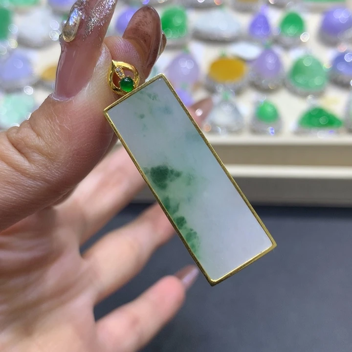 翡翠颈饰18K金镶嵌翡翠