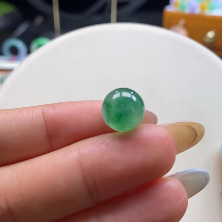 翡翠颈饰未镶嵌翡翠高冰阳底飘绿花珠