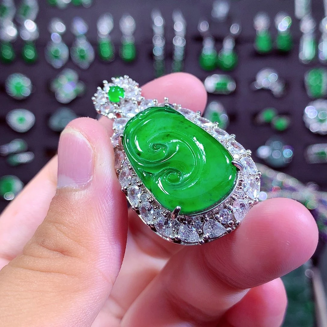 颈饰未镶嵌翡翠天然