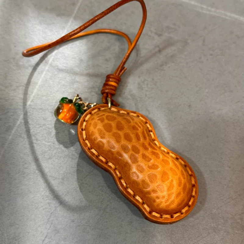 头层牛皮立体花生挂件