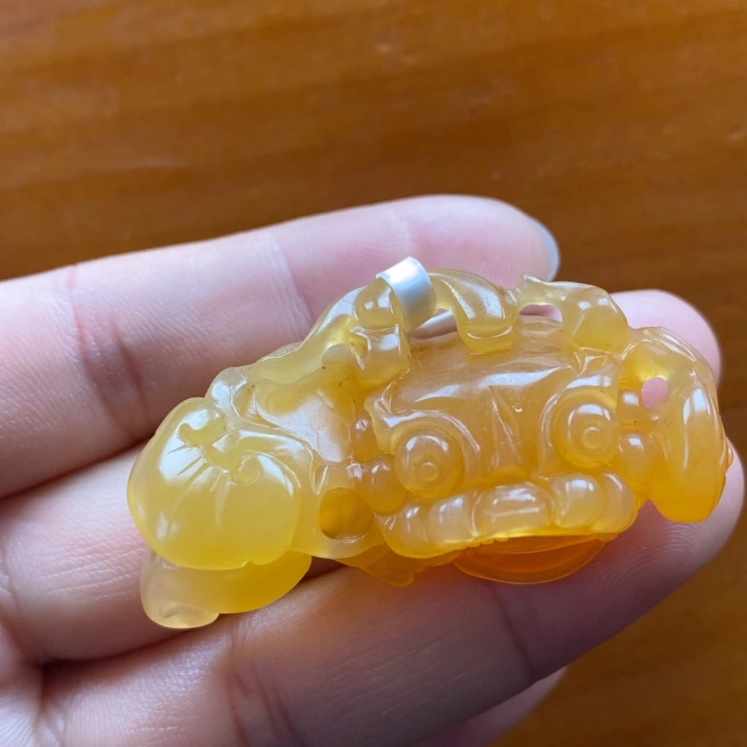 石英质玉（黄龙玉）未镶嵌颈饰