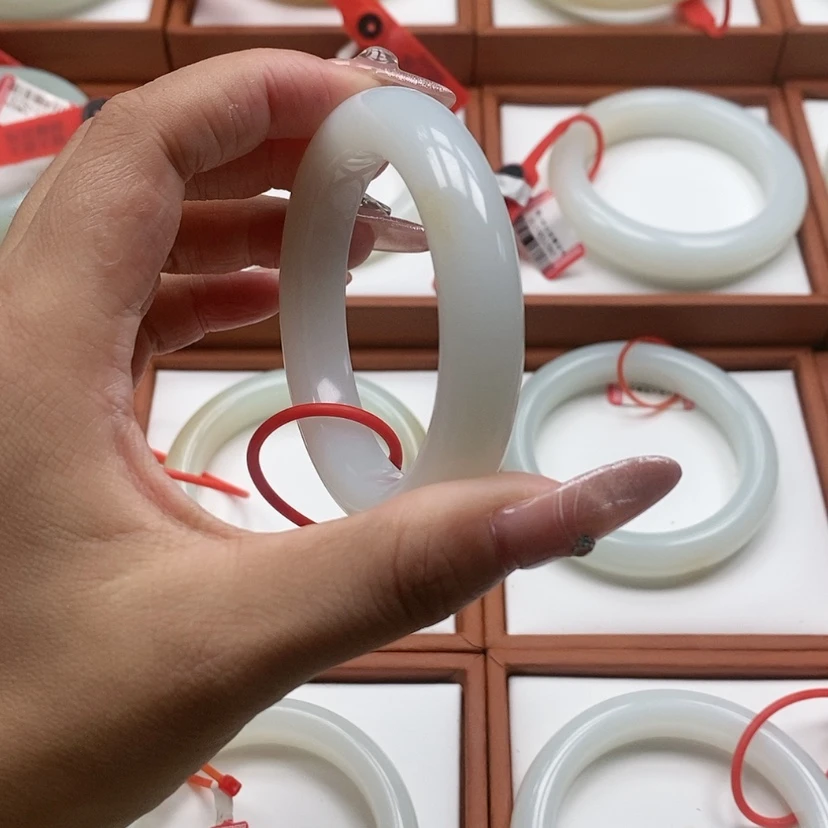 【闪购商品】未镶嵌手镯和田玉