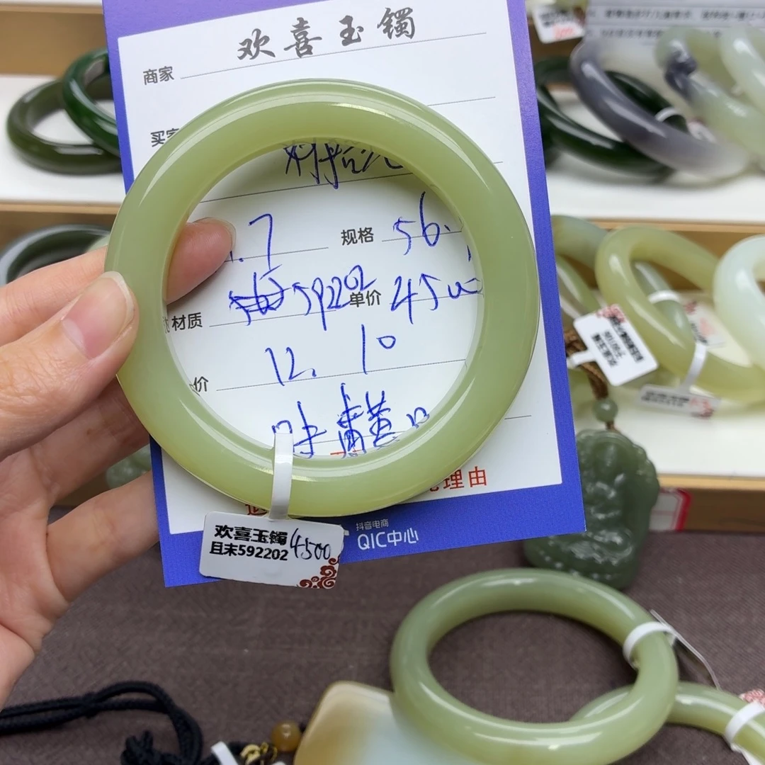 和田玉未镶嵌手镯