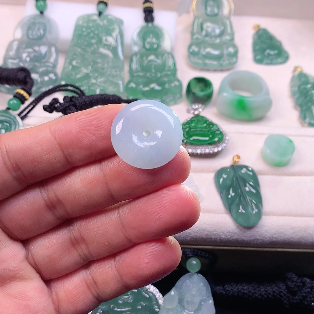 翡翠颈饰未镶嵌翡翠