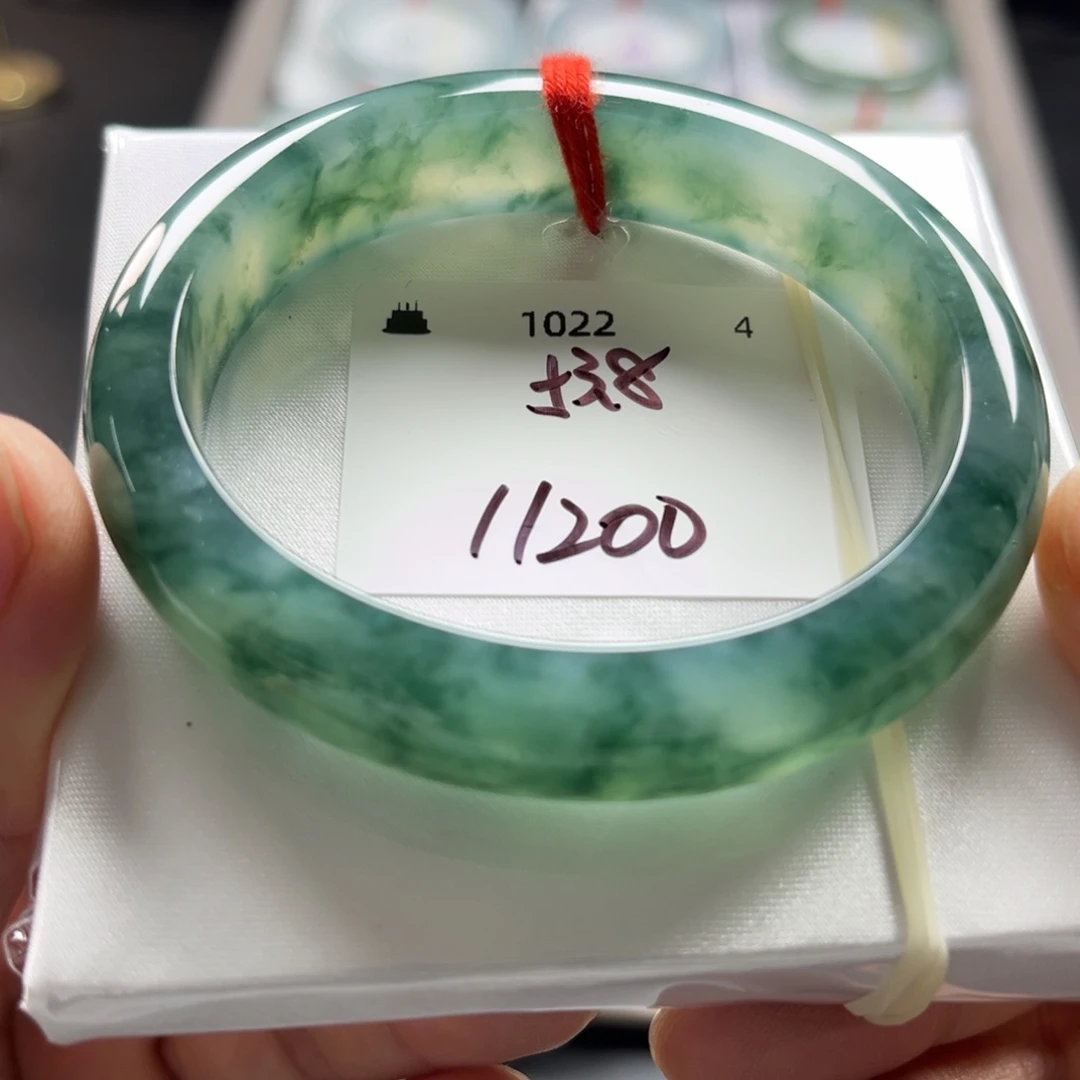 翡翠未镶嵌手镯54贵妃