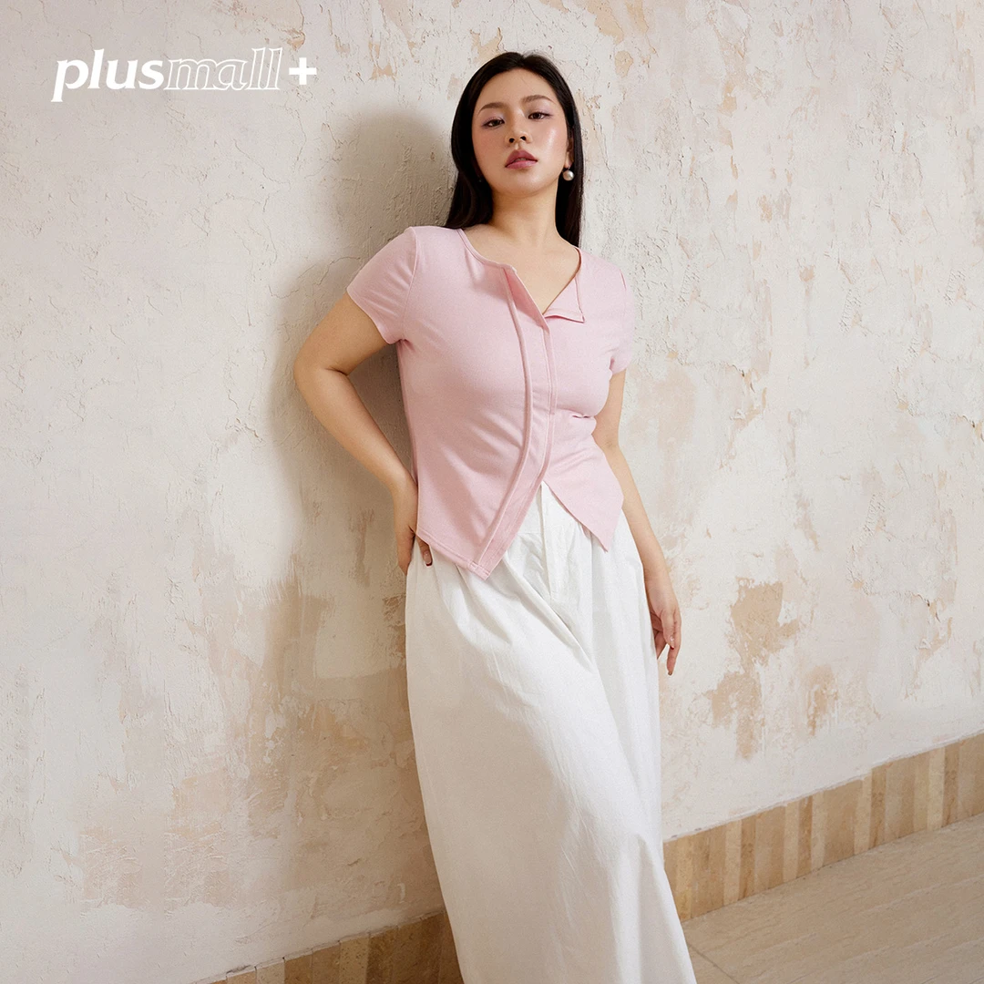 PLUSMALL 软薄奶皮t 慕斯细罗纹翻边V领开衩显瘦短袖T恤PM2503130