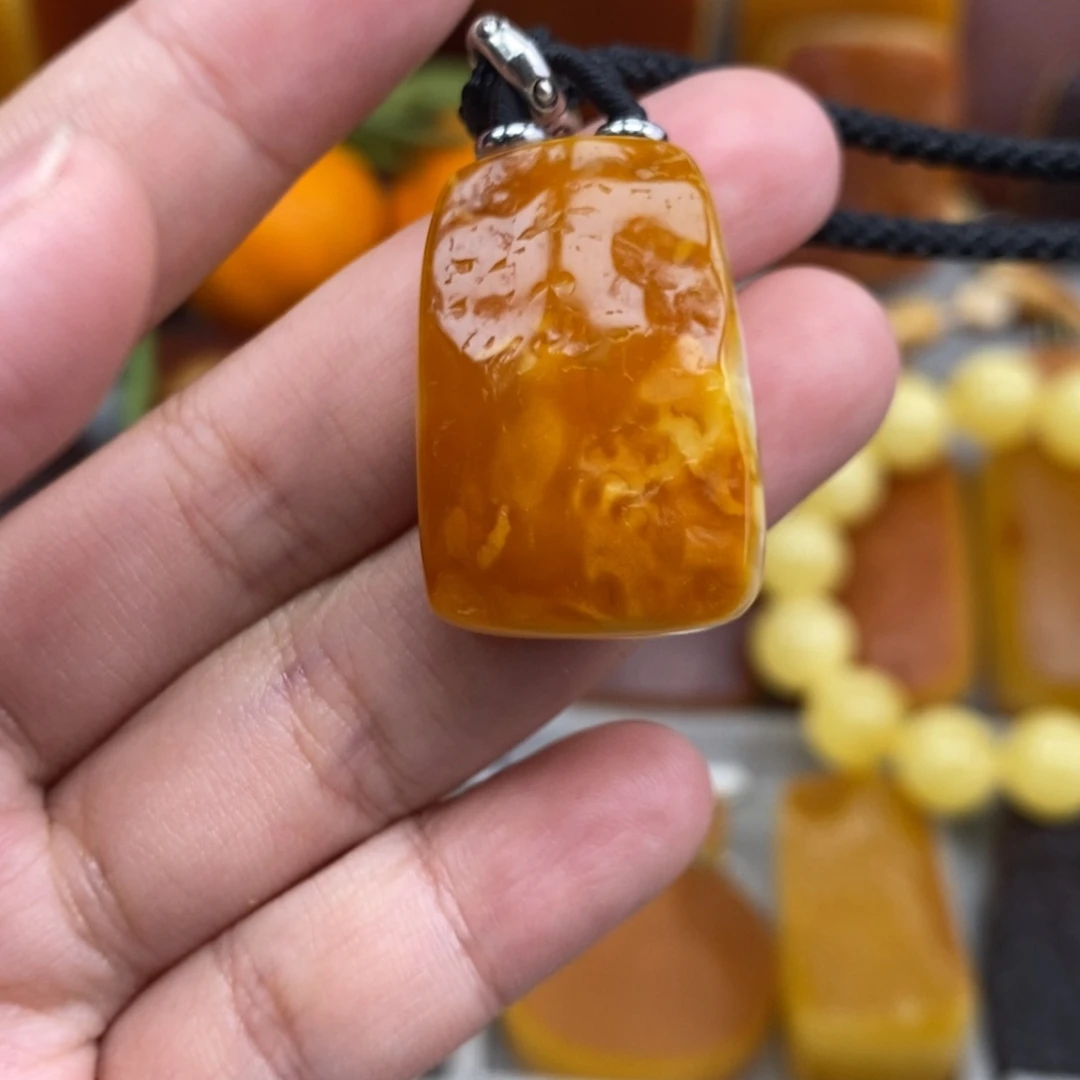 琥珀吊坠(赠链)未镶嵌