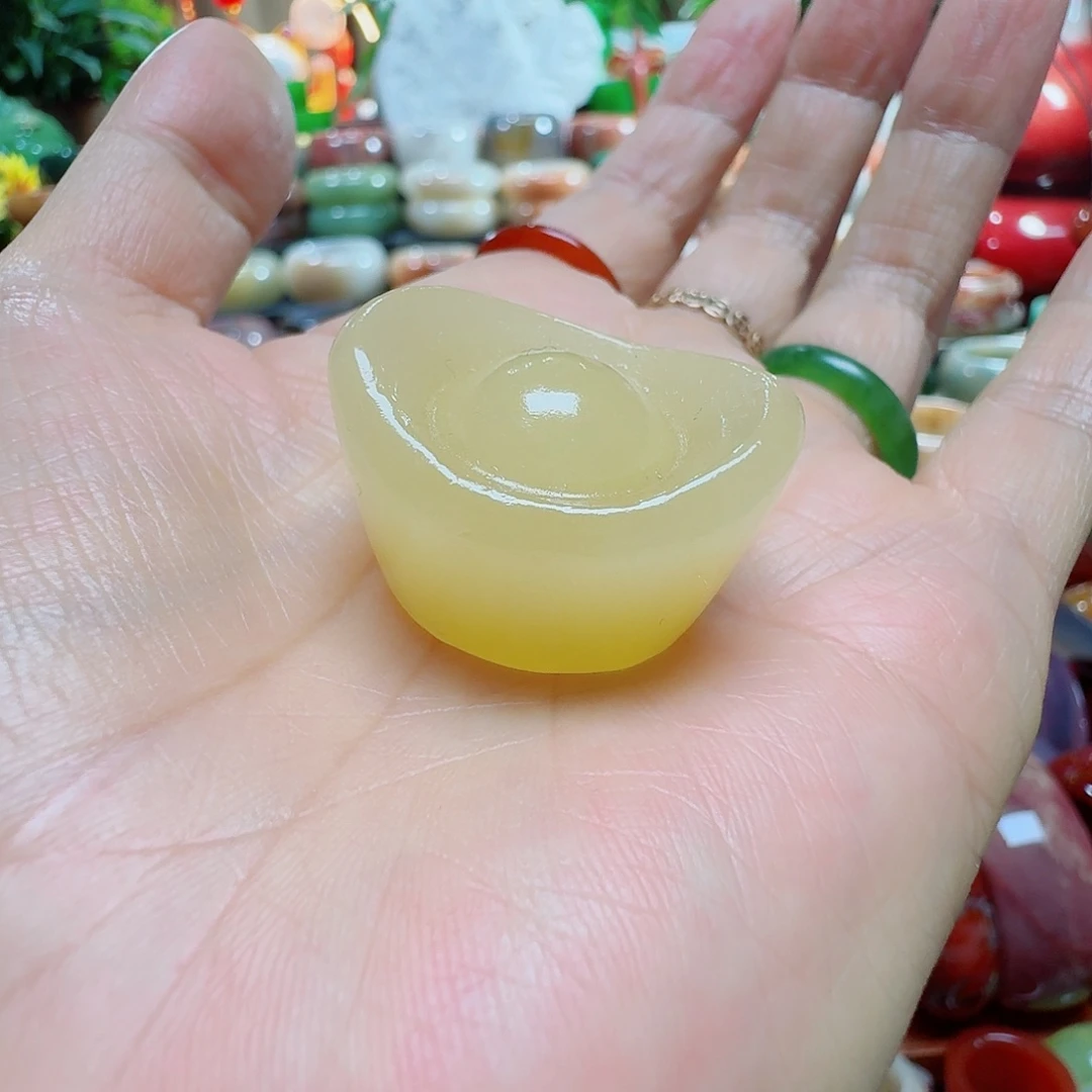 星***海石英质玉（黄龙玉）未镶嵌颈饰