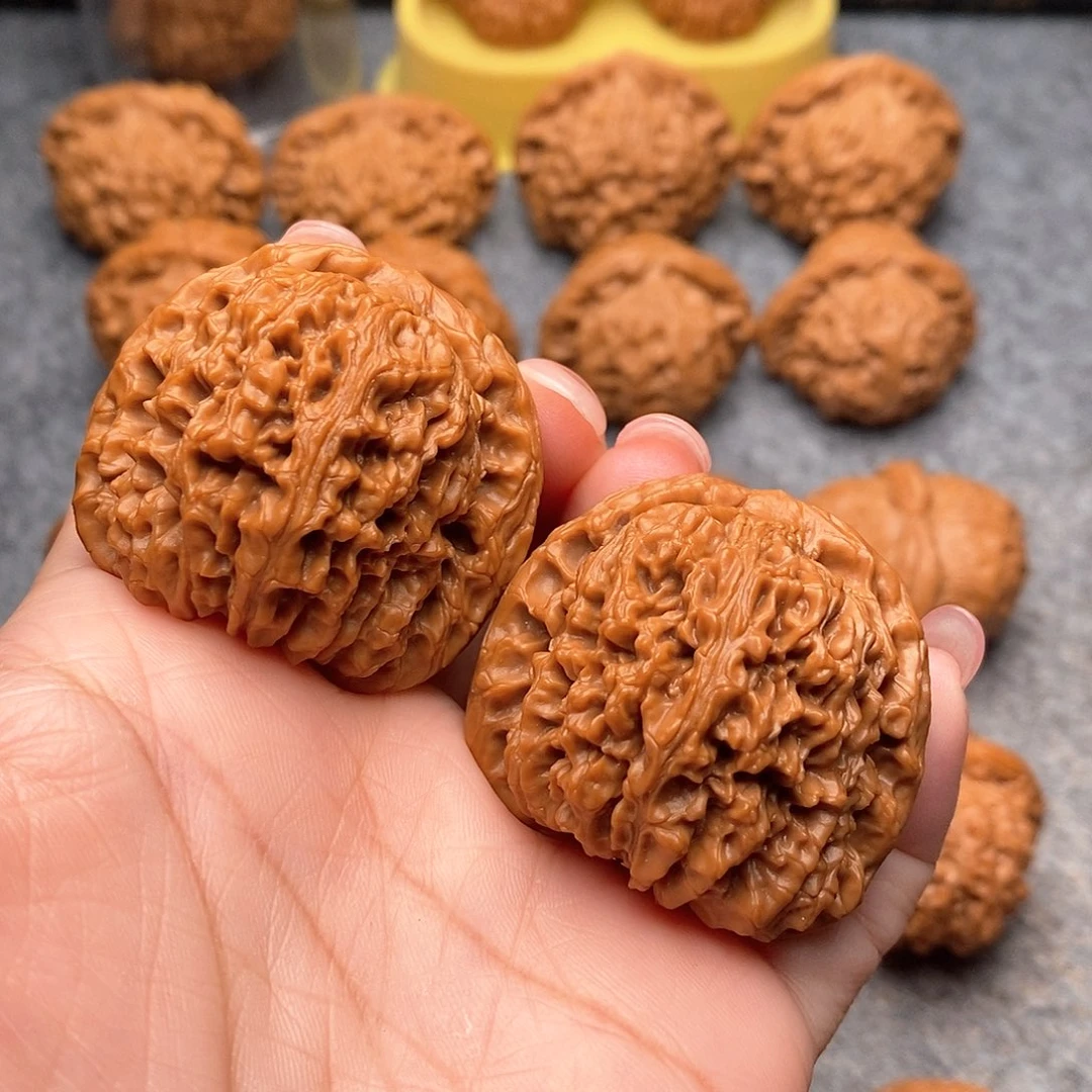 文玩核桃把件精品特价红皮南疆石42重44.8克