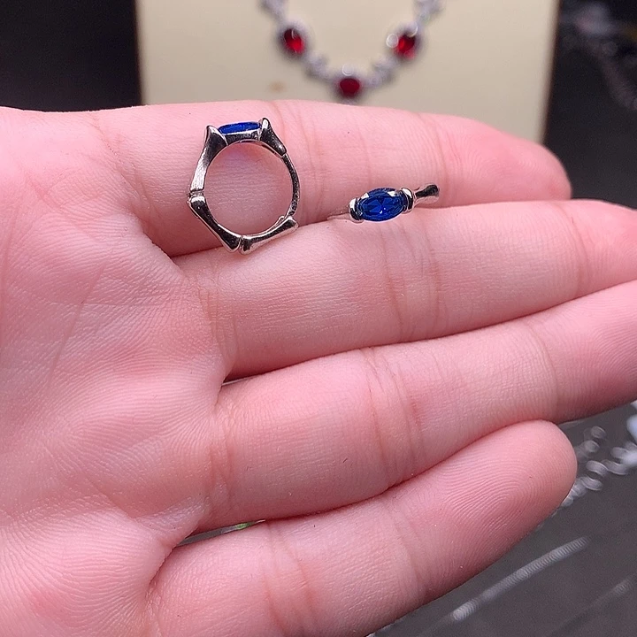 银S925镶嵌蓝宝石耳饰