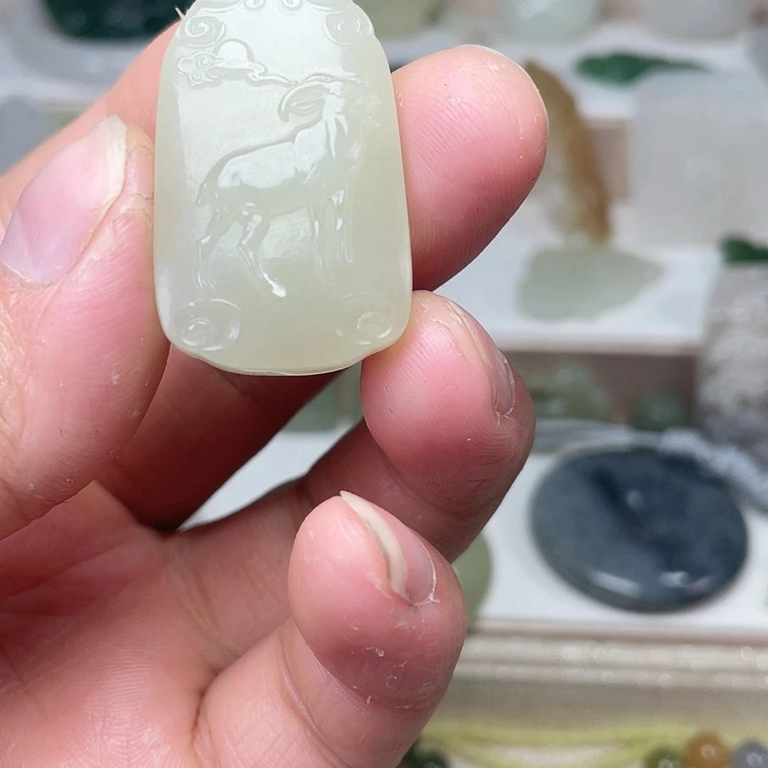 未镶嵌和田玉（糖玉）车挂
