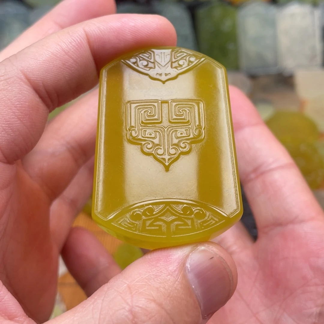 蛇纹石玉未镶嵌颈饰