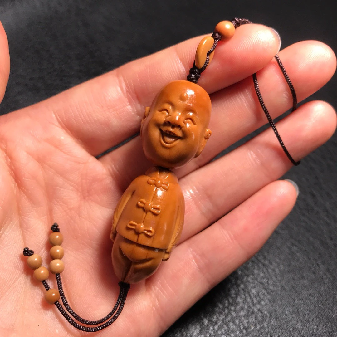 橄榄核雕刻组合款开心小童子弥勒账房先生挂件吊坠尺寸1.75*4.1cm