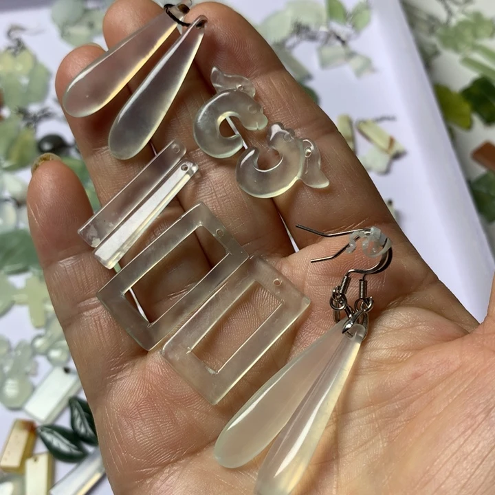 庙***穆蛇纹石玉未镶嵌耳坠
