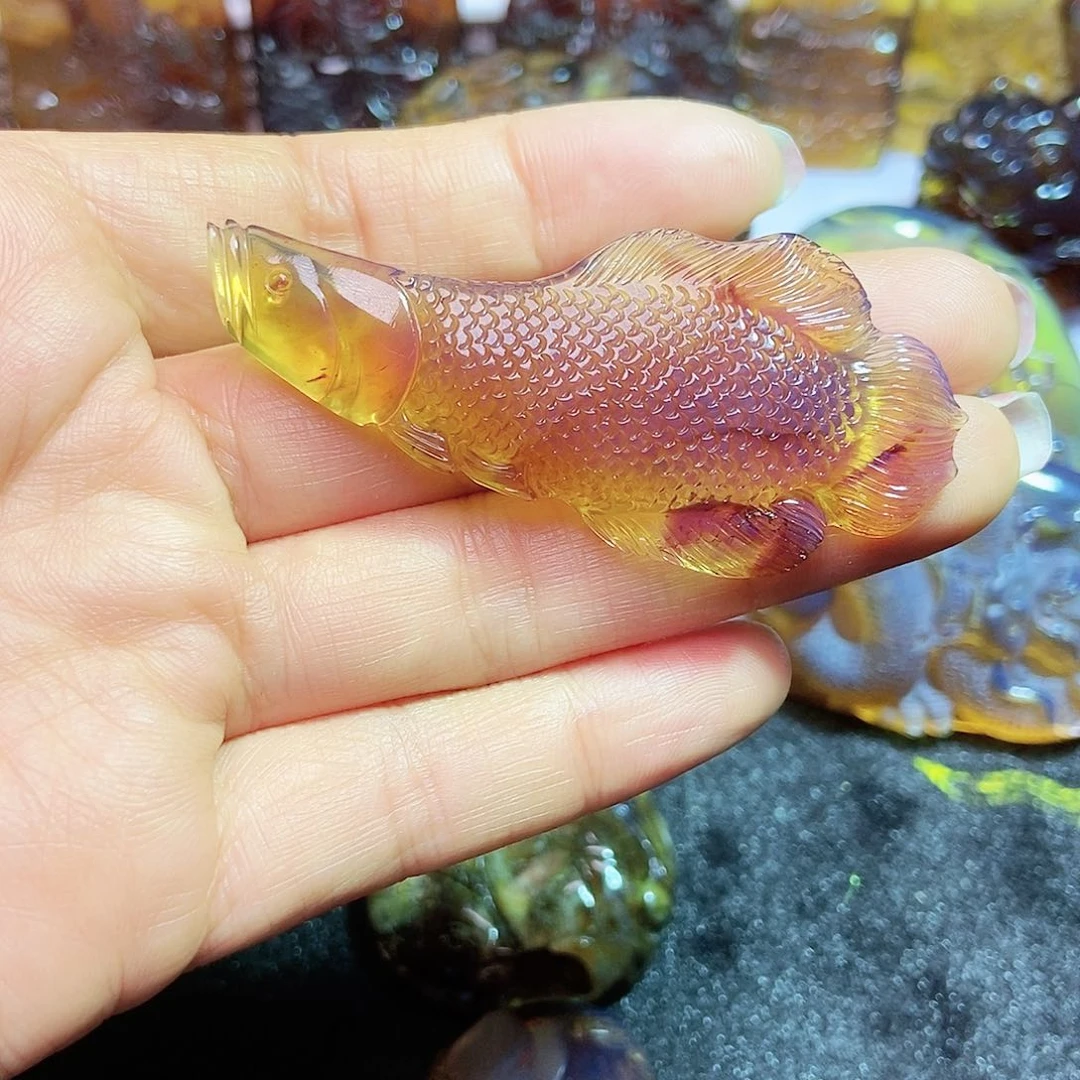 琥珀颈饰未镶嵌金龙鱼