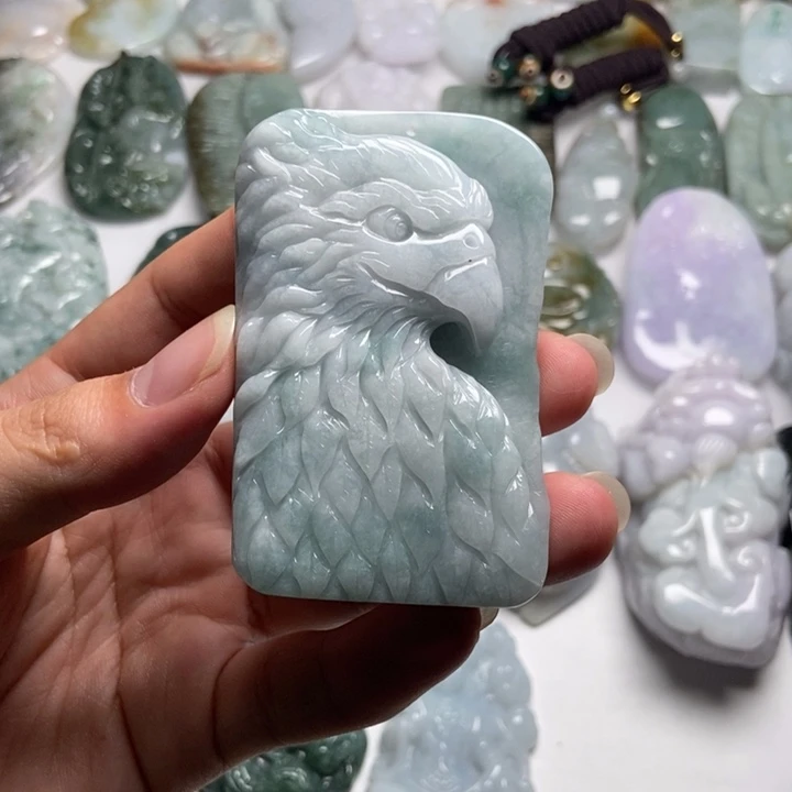 翡翠未镶嵌颈饰鹰牌46