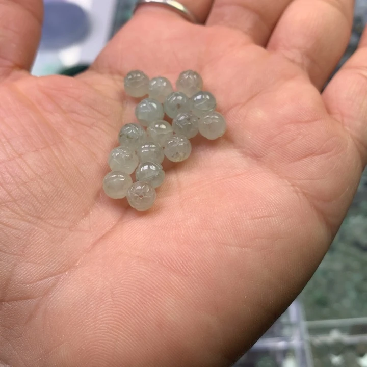 翡翠颈饰未镶嵌不退不换