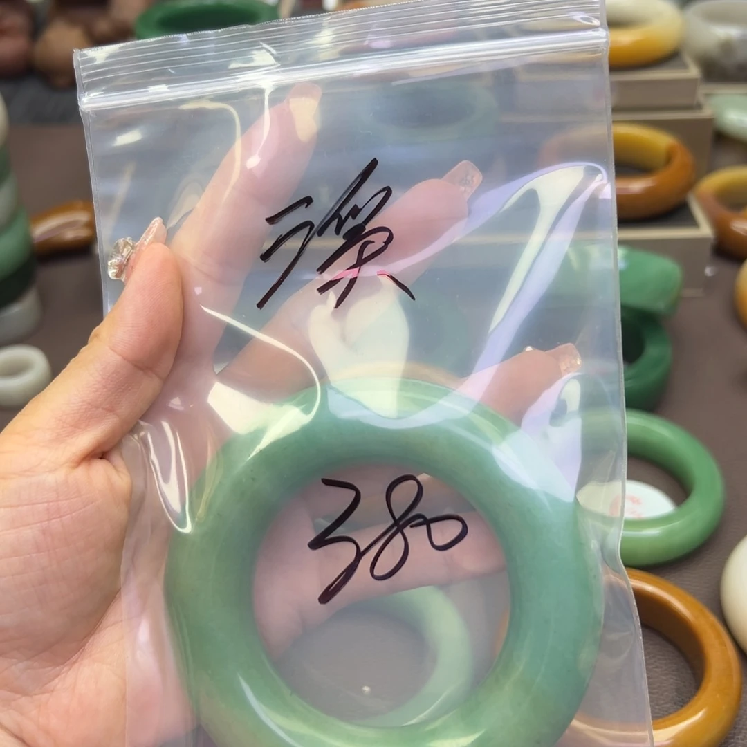 石英岩玉手镯未镶嵌溪