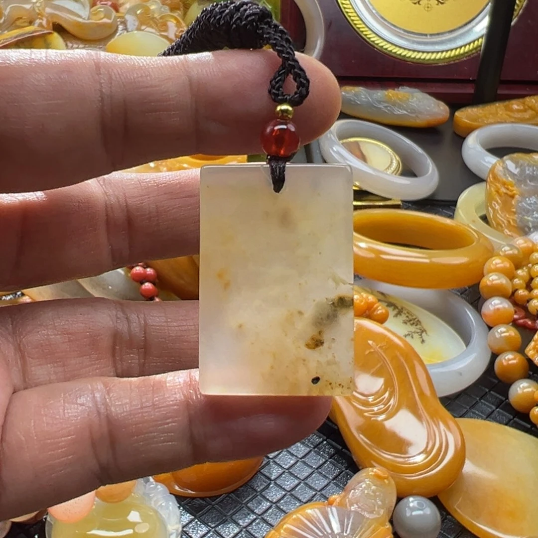 石英质玉未镶嵌颈饰