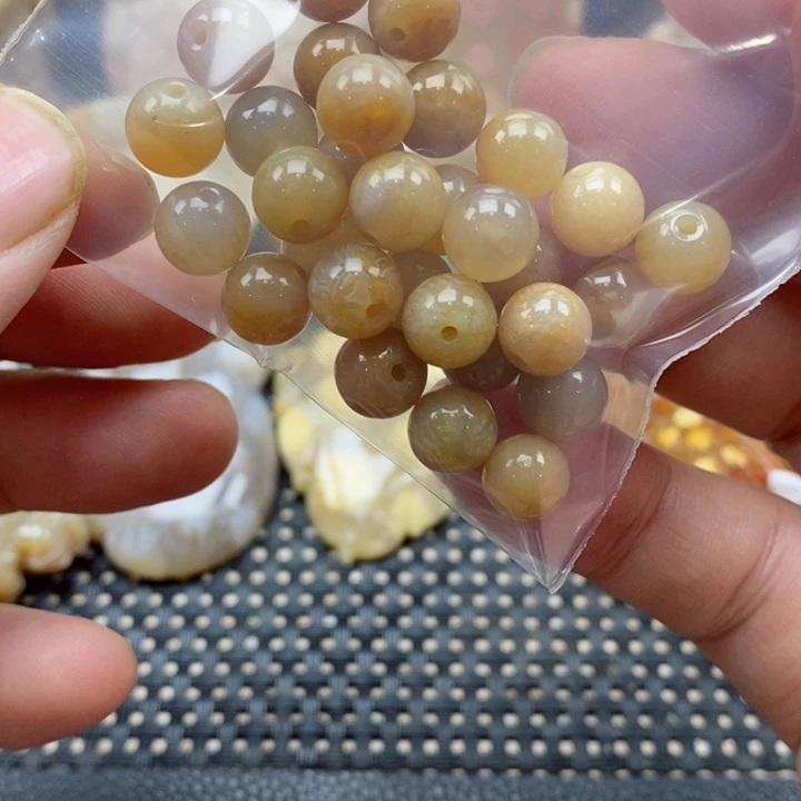 硅化珊瑚（珊瑚玉）颈饰未镶嵌