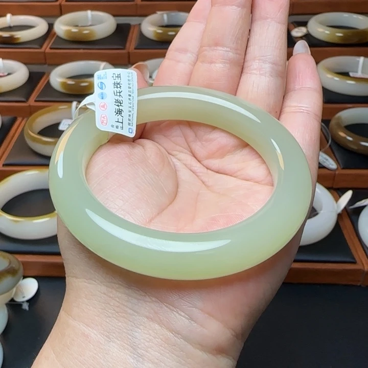 未镶嵌手镯和田玉 高冰茶晴