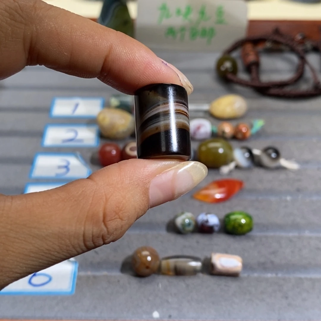赫***财玛瑙/玉髓颈饰合金