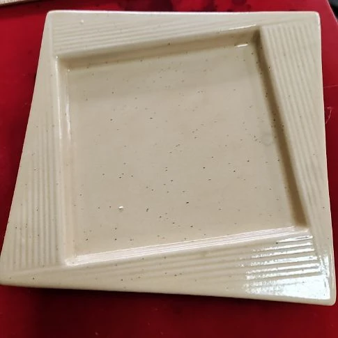 顺***。瓷片瓷片，各种摆件，沙锅！