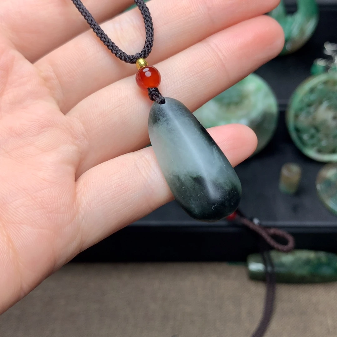 独山玉未镶嵌颈饰