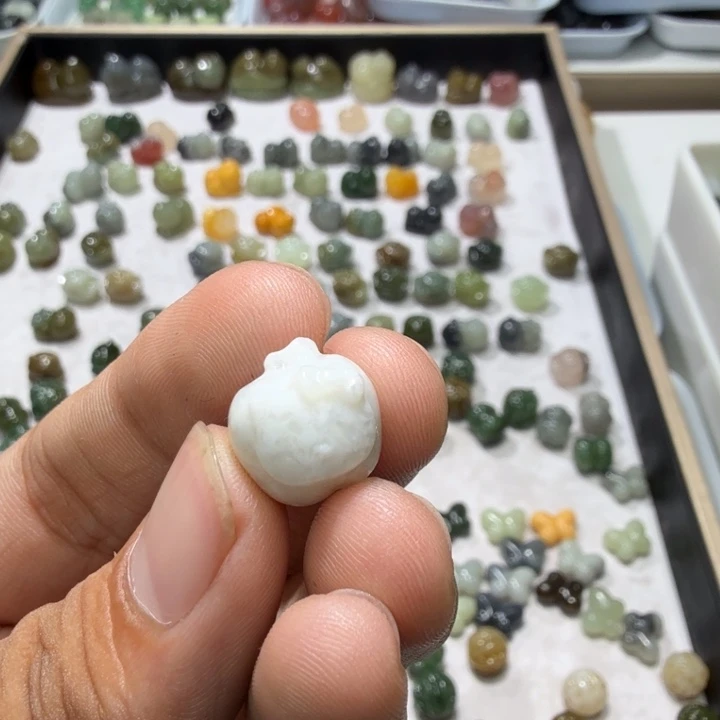 和田玉未镶嵌珠宝奇石